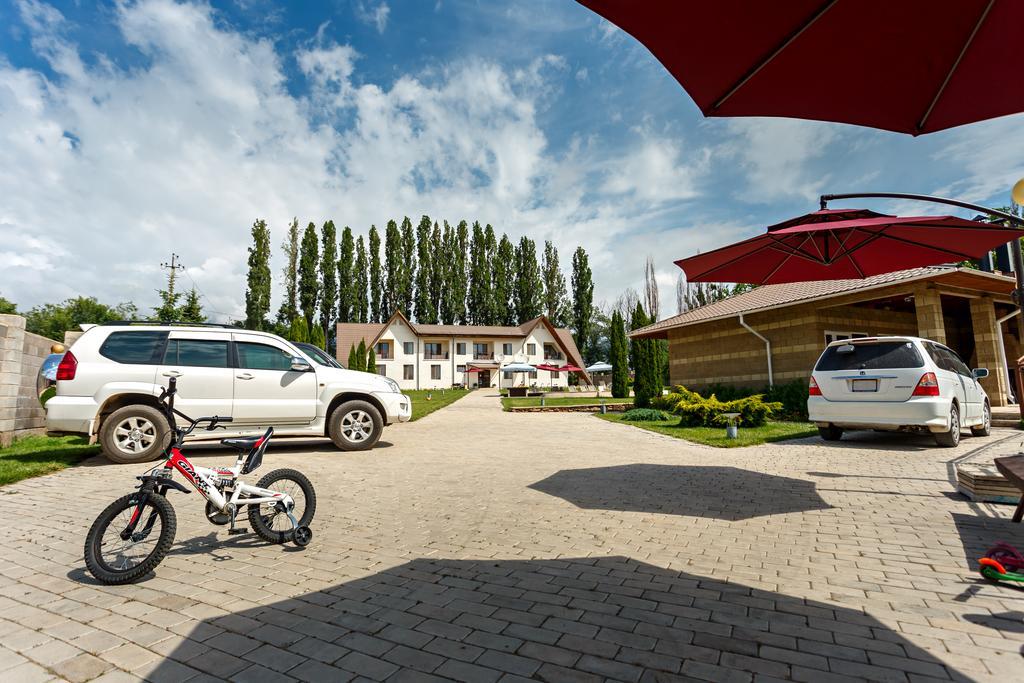 Dolinnka Hotel Cholpon-Ata Esterno foto