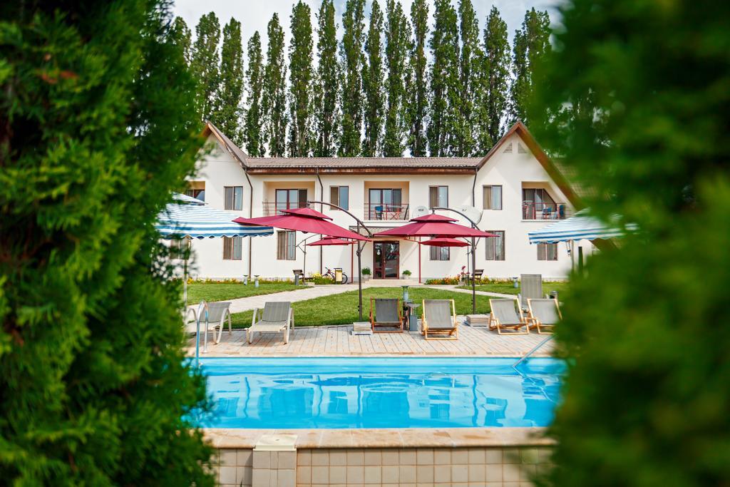 Dolinnka Hotel Cholpon-Ata Esterno foto