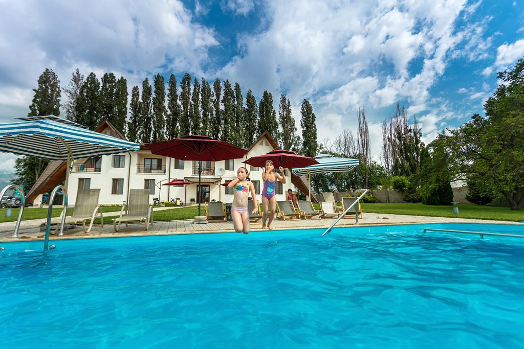 Dolinnka Hotel Cholpon-Ata Esterno foto